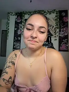 Snapshot of babykalirose chatting on 06-03-26, 12:00 babykalirose online show from 06-03-26, 12:00