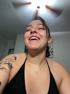 Snapshot of babykalirose chatting on 05-08-26, 05:33 babykalirose online show from 05-08-26, 05:33