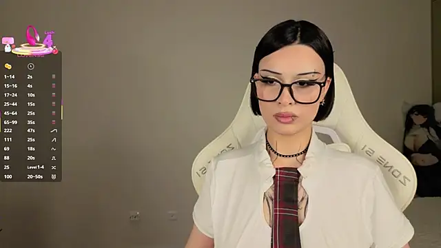 IamLuna2006 online show from 12-17-25, 04:39