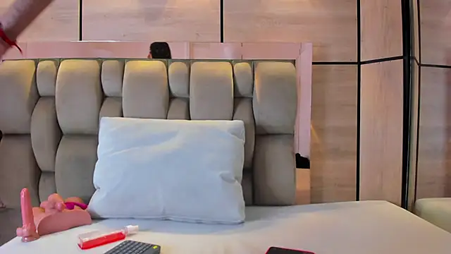 karol lewiss online show from 11-26-25, 11:43