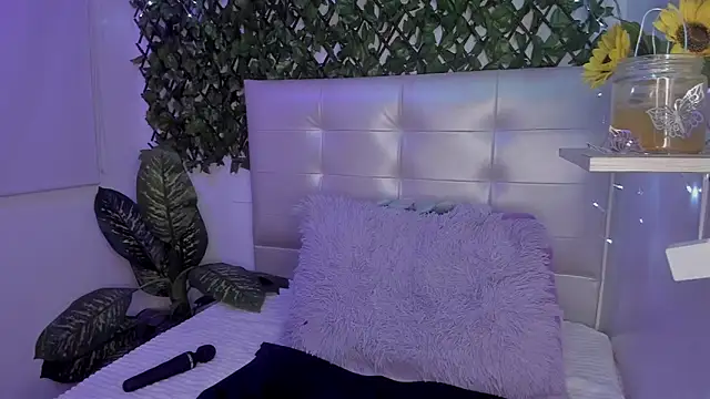 Anna Blade  online show from 11-10-25, 04:23