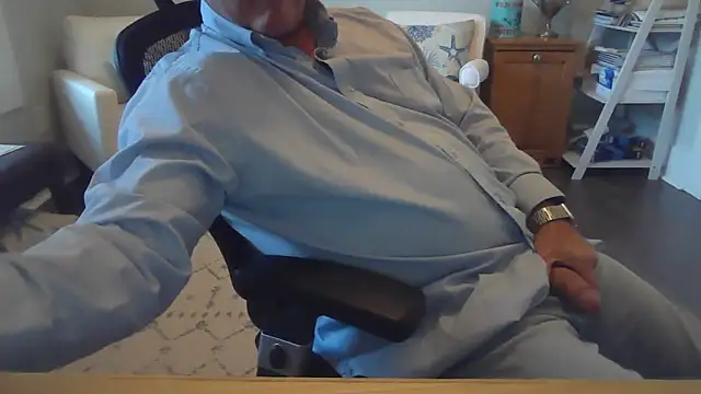 cyclone1212 online show from 12-16-25, 09:52