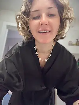 Snapshot of KellyKeler chatting on 07-01-26, 11:43 KellyKeler online show from 07-01-26, 11:43