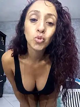 KimScarleth online show from 10-18-25, 06:15