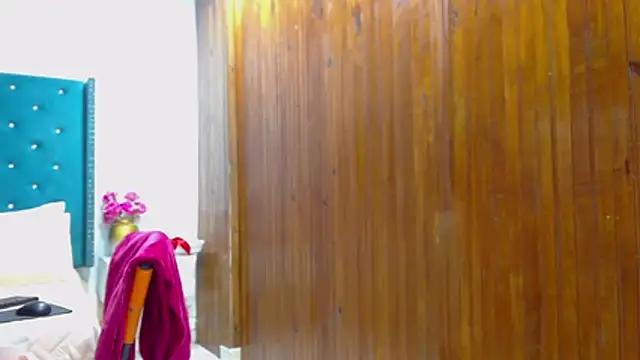 KimScarleth online show from 12-20-25, 03:04