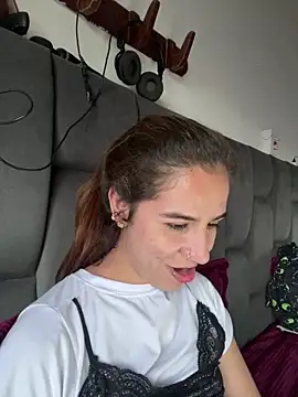 AllieYourGirl online show from 12-14-25, 10:37