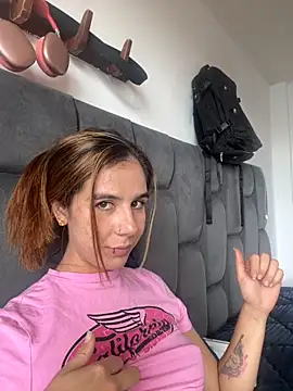 AllieYourGirl online show from 11-18-25, 06:22