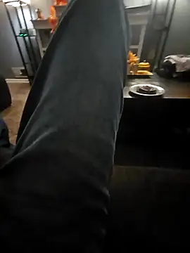 Snapshot of Sampzon chatting on 10-28-25, 12:11 Sampzon online show from 10-28-25, 12:11