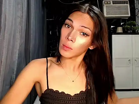 ladyhotcuming online show from 06-18-26, 12:43
