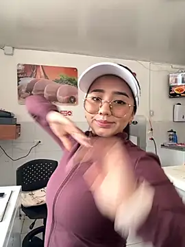 Michelle Zoe online show from 09-25-25, 04:46