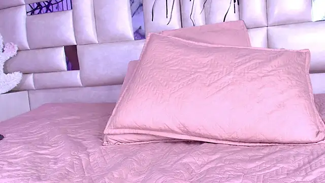 emmacurvy online show from 10-23-25, 03:05