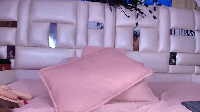 emmacurvy online show from 10-26-25, 03:07