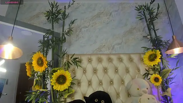 Snapshot of LittleeJaz chatting on 06-15-26, 01:06 LittleeJaz online show from 06-15-26, 01:06