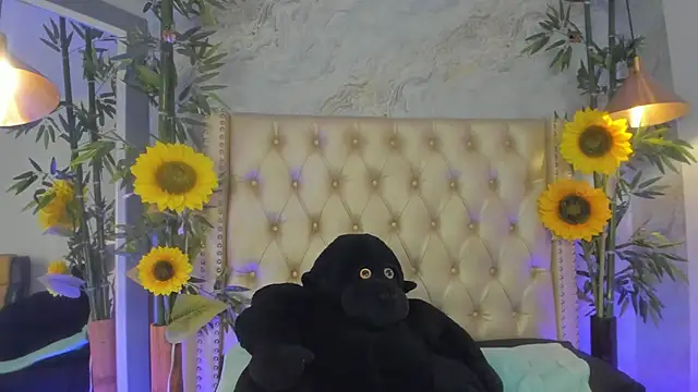 LittleeJaz online show from 12-17-25, 04:06