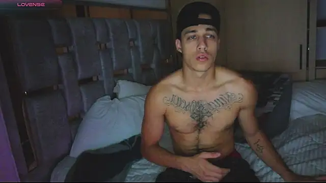 Snapshot of orionblaze69_ chatting on 11-25-25, 12:22 orionblaze69 online show from 11-25-25, 12:22