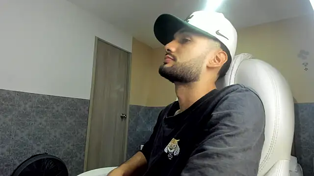 Snapshot of Ryan_Jackson_ chatting on 09-23-25, 12:06 Ryan Jackson  online show from 09-23-25, 12:06