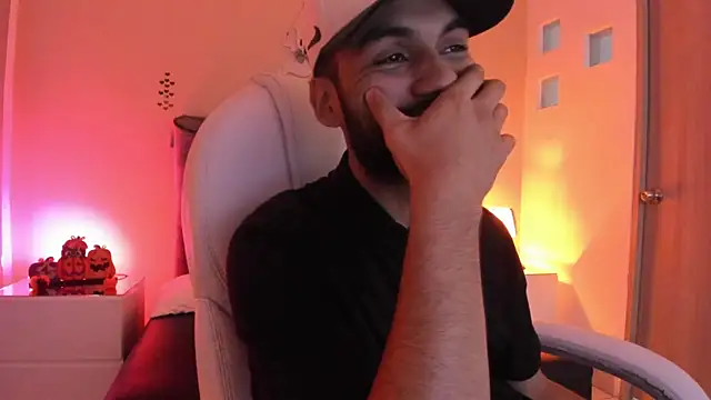 Snapshot of Ryan_Jackson_ chatting on 10-04-25, 09:05 Ryan Jackson  online show from 10-04-25, 09:05