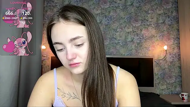 LoraDavi online show from 04-11-26, 08:07