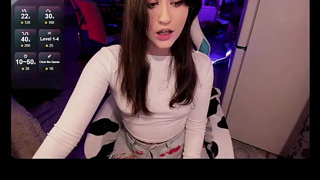 Snapshot of Sserendipityy chatting on 10-31-25, 09:00 Sserendipityy online show from 10-31-25, 09:00