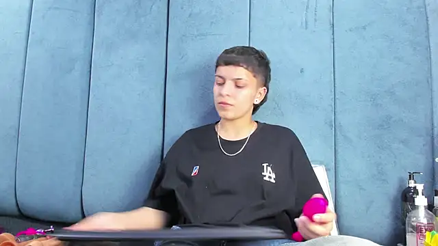 Megan Thompson  online show from 02-12-26, 02:11