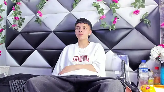 Megan Thompson  online show from 11-20-25, 02:34