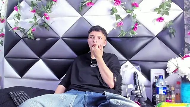 Megan Thompson  online show from 12-03-25, 02:34