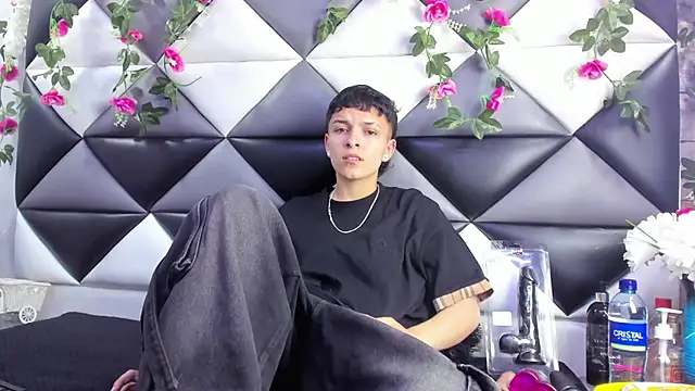 Megan Thompson  online show from 11-22-25, 02:21