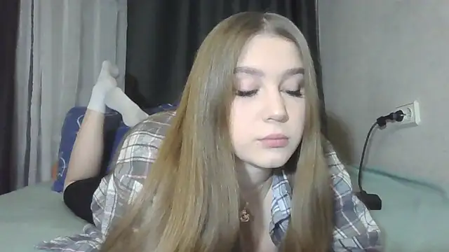 Snapshot of yourhoney_Lola_ chatting on 11-29-25, 01:11 yourhoney Lola online show from 11-29-25, 01:11