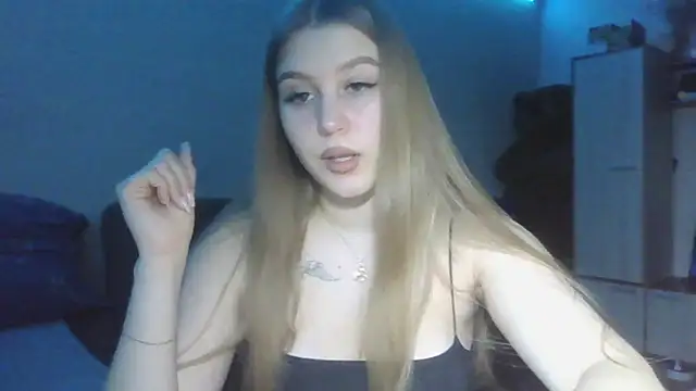 Snapshot of yourhoney_Lola_ chatting on 10-17-25, 01:35 yourhoney Lola online show from 10-17-25, 01:35