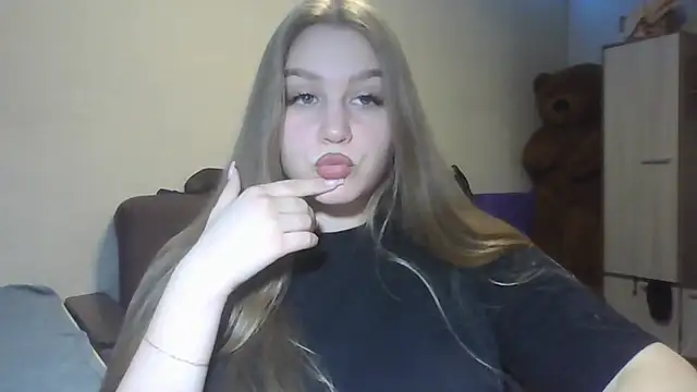 Snapshot of yourhoney_Lola_ chatting on 10-23-25, 02:49 yourhoney Lola online show from 10-23-25, 02:49