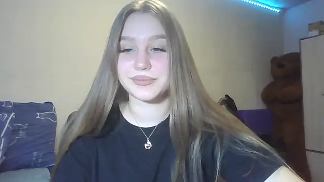 Snapshot of yourhoney_Lola_ chatting on 10-18-25, 03:36 yourhoney Lola online show from 10-18-25, 03:36