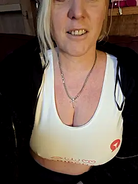 Bouncy-Bella28X online show from 11-26-25, 08:36