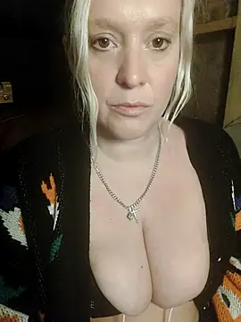 Bouncy-Bella28X online show from 09-17-25, 07:32