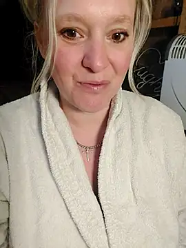 Bouncy-Bella28X online show from 10-30-25, 08:34