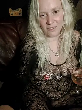 Bouncy-Bella28X online show from 09-19-25, 10:03