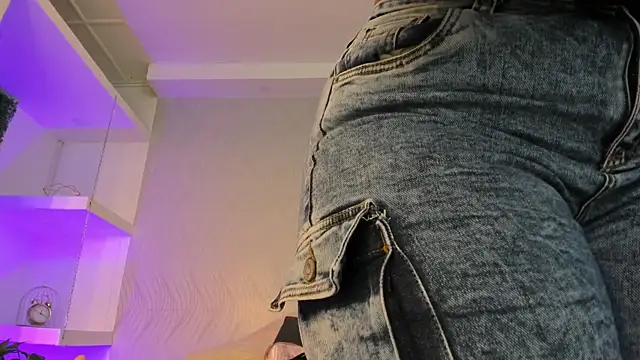 keyla mejia online show from 12-03-25, 12:04