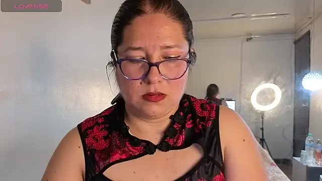 Snapshot of scarlett_widow_ chatting on 05-16-26, 03:16 scarlett widow online show from 05-16-26, 03:16