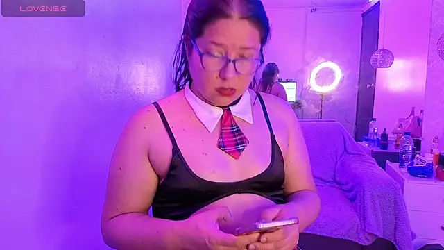 Snapshot of scarlett_widow_ chatting on 05-12-26, 03:03 scarlett widow online show from 05-12-26, 03:03
