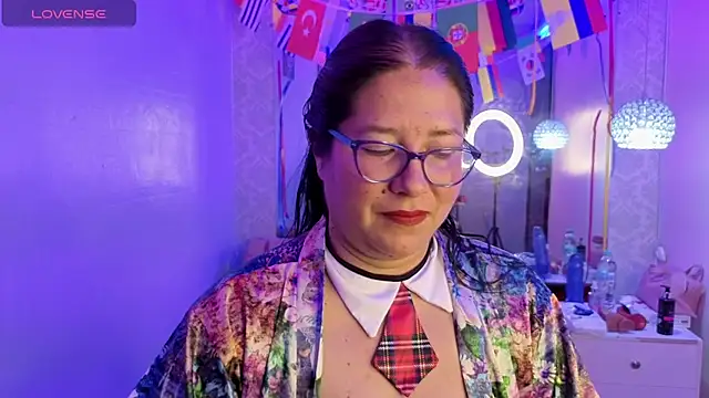 Snapshot of scarlett_widow_ chatting on 07-17-26, 03:37 scarlett widow online show from 07-17-26, 03:37