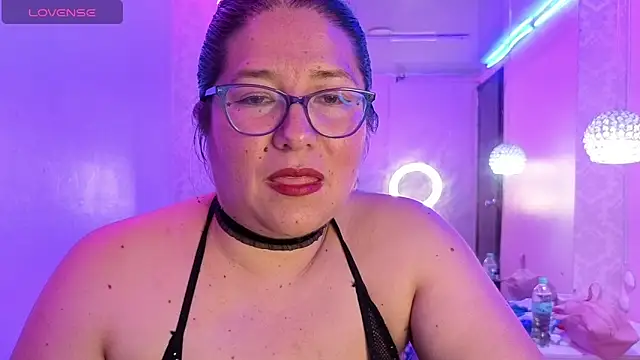 Snapshot of scarlett_widow_ chatting on 05-27-26, 03:36 scarlett widow online show from 05-27-26, 03:36