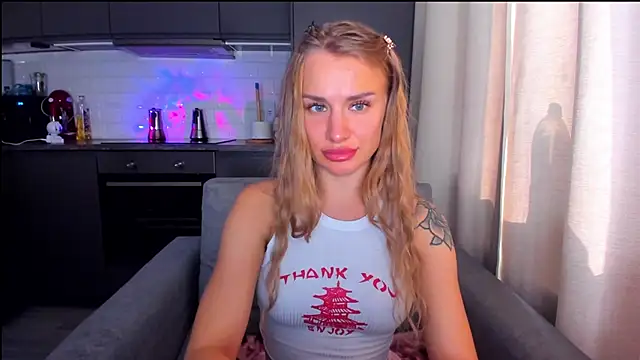 Snapshot of MashaFromRussia__ chatting on 09-14-25, 07:53 MashaFromRussia   online show from 09-14-25, 07:53