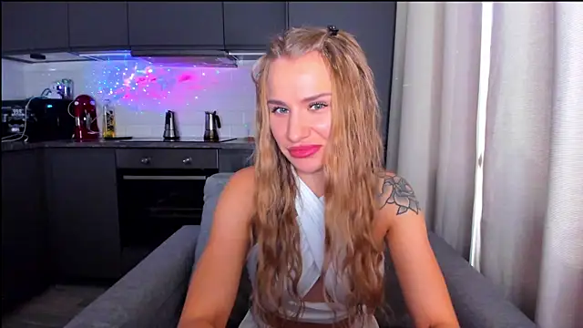 Snapshot of MashaFromRussia__ chatting on 09-15-25, 07:42 MashaFromRussia   online show from 09-15-25, 07:42