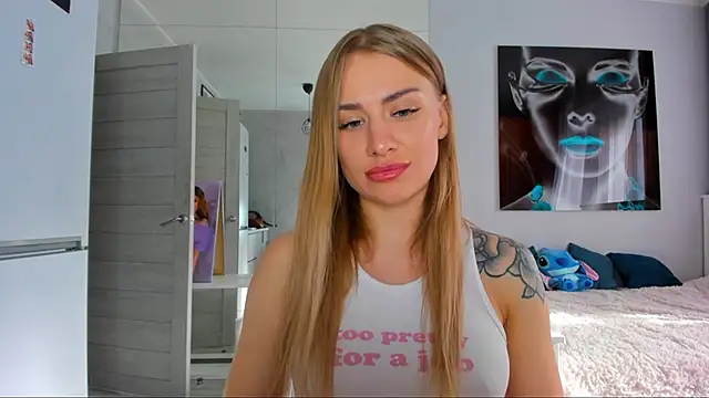 Snapshot of MashaFromRussia__ chatting on 10-13-25, 10:28 MashaFromRussia   online show from 10-13-25, 10:28