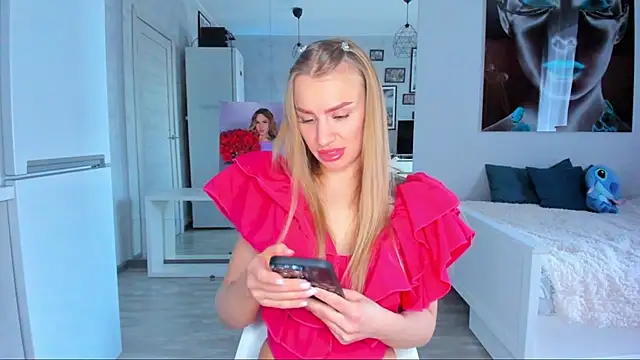 Snapshot of MashaFromRussia__ chatting on 10-19-25, 08:50 MashaFromRussia   online show from 10-19-25, 08:50