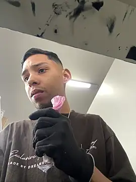 Oqui online show from 04-17-26, 08:22