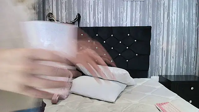 Alicee Moonn online show from 11-18-25, 08:45