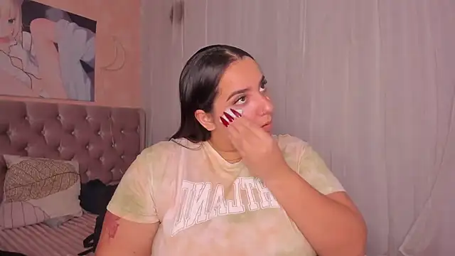 Snapshot of artemisa19 chatting on 11-16-25, 01:32 artemisa19 online show from 11-16-25, 01:32