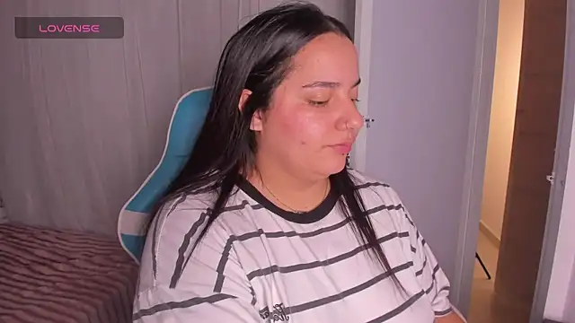 Snapshot of artemisa19 chatting on 10-24-25, 11:04 artemisa19 online show from 10-24-25, 11:04