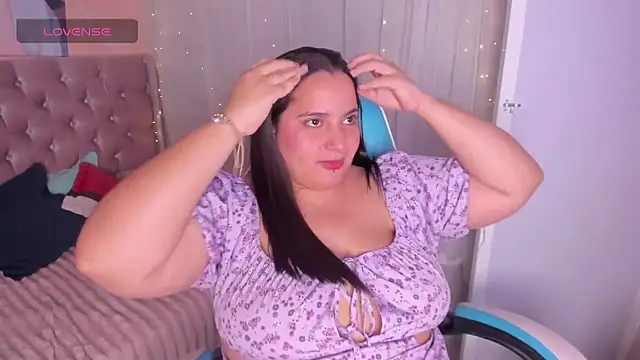 Snapshot of artemisa19 chatting on 10-24-25, 06:12 artemisa19 online show from 10-24-25, 06:12