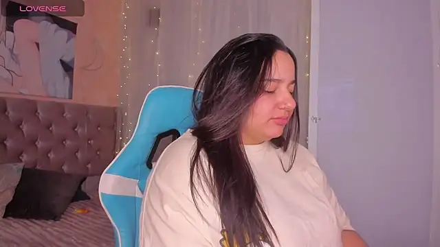 Snapshot of artemisa19 chatting on 11-28-25, 04:12 artemisa19 online show from 11-28-25, 04:12